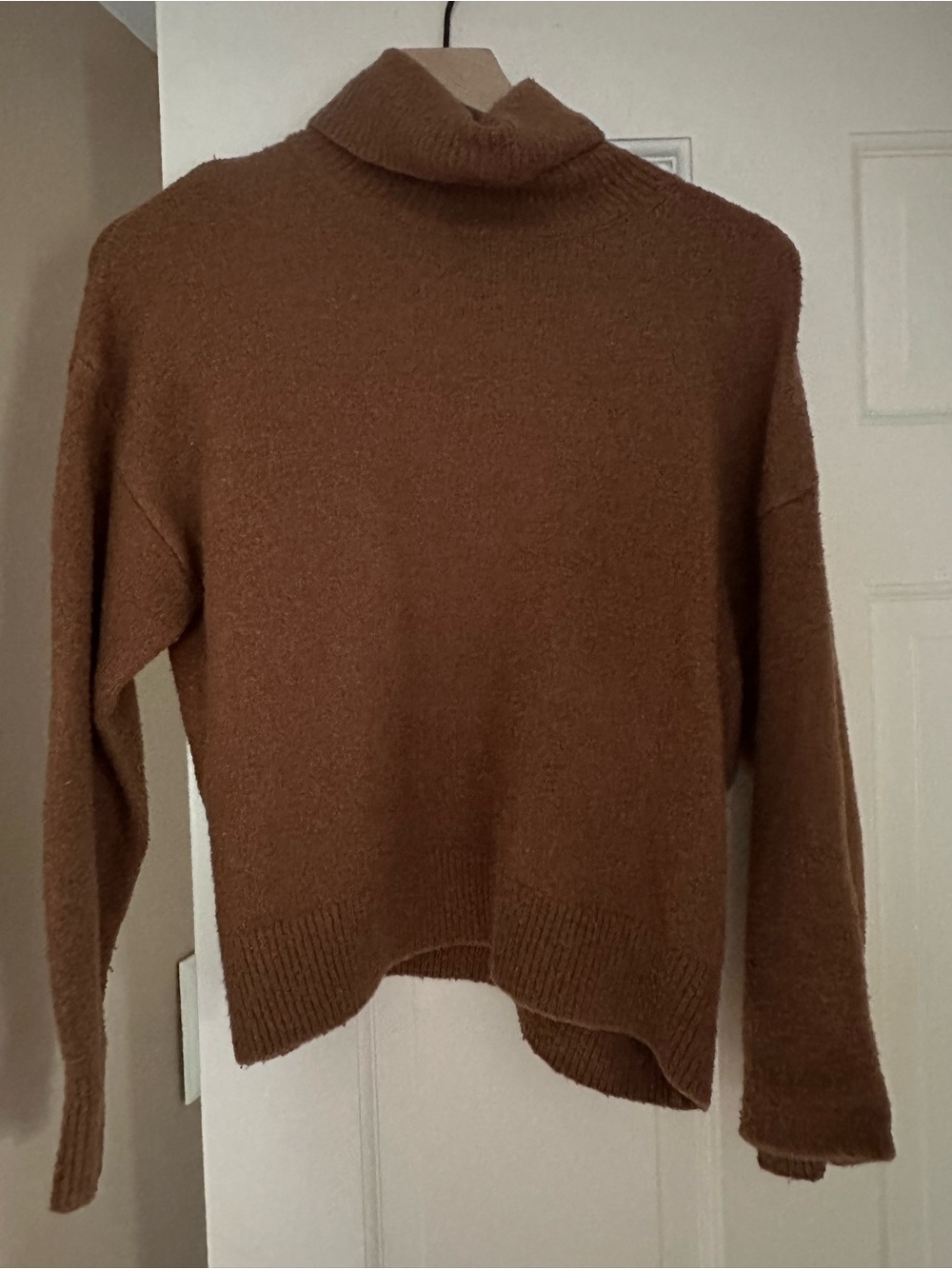 H&M Brown Turtleneck Sweater - Cozy Knit Pullover